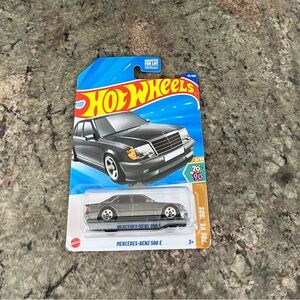 💥 Hot Wheels 2025 Mercedes-Benz 500 E (silver) Chrome M Case 70s Vs 90s